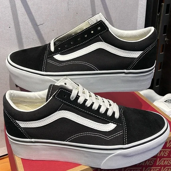 Vans Men’s Old Skool Stackform Suede/Canvas Black/True Wht
VN0A7Q5M6BT Platforms - Picture 9 of 16